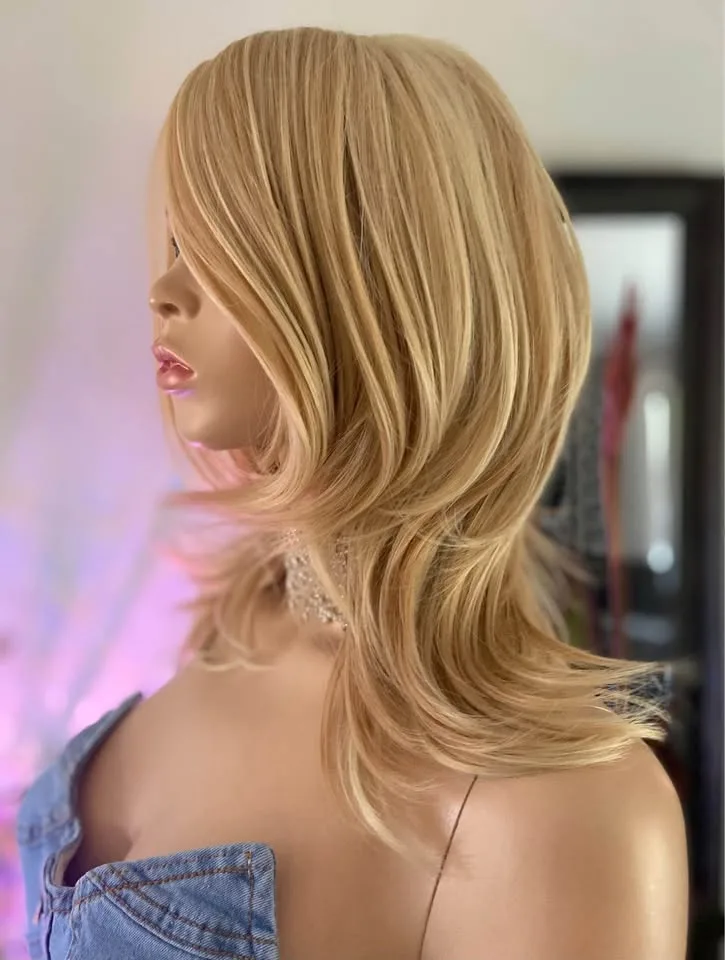 20” Layered Blonde Wig image indicator(6)