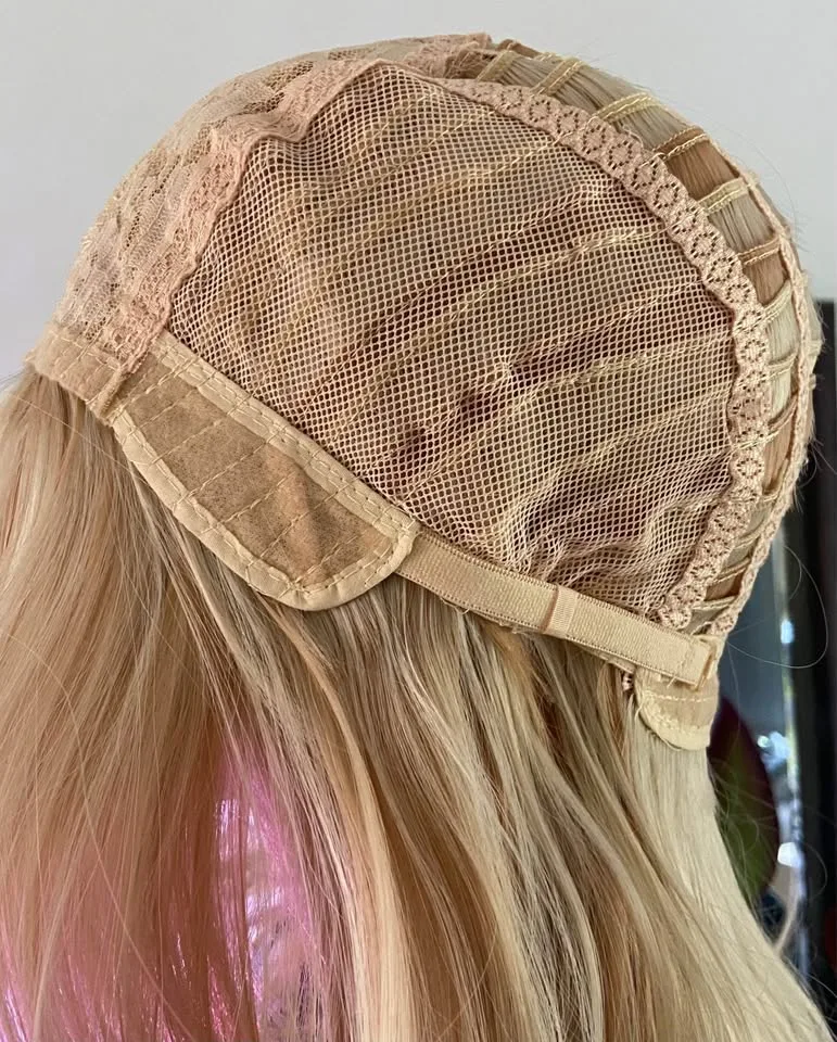 20” Layered Blonde Wig image indicator(9)