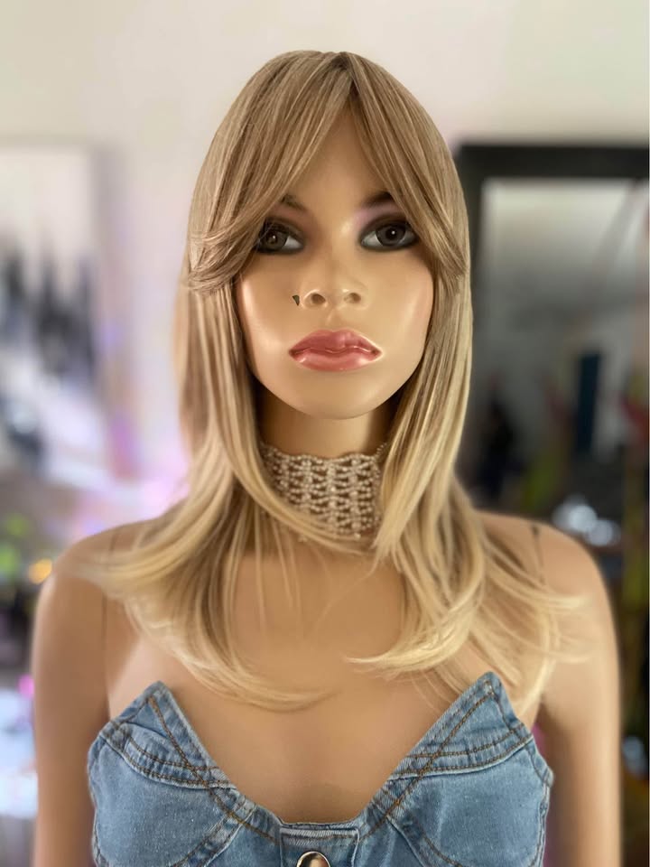 NWT 22" Long Layered Blonde Barbie/Britney Synthetic Wig - photo 3