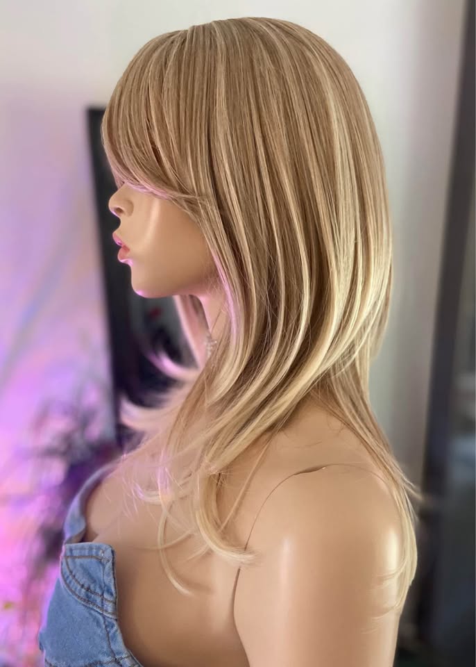 NWT 22" Long Layered Blonde Barbie/Britney Synthetic Wig - photo 5