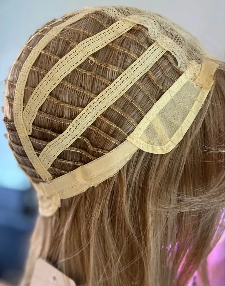 NEW 22" Layered Blonde Barbie/Britney Wig image indicator(9)