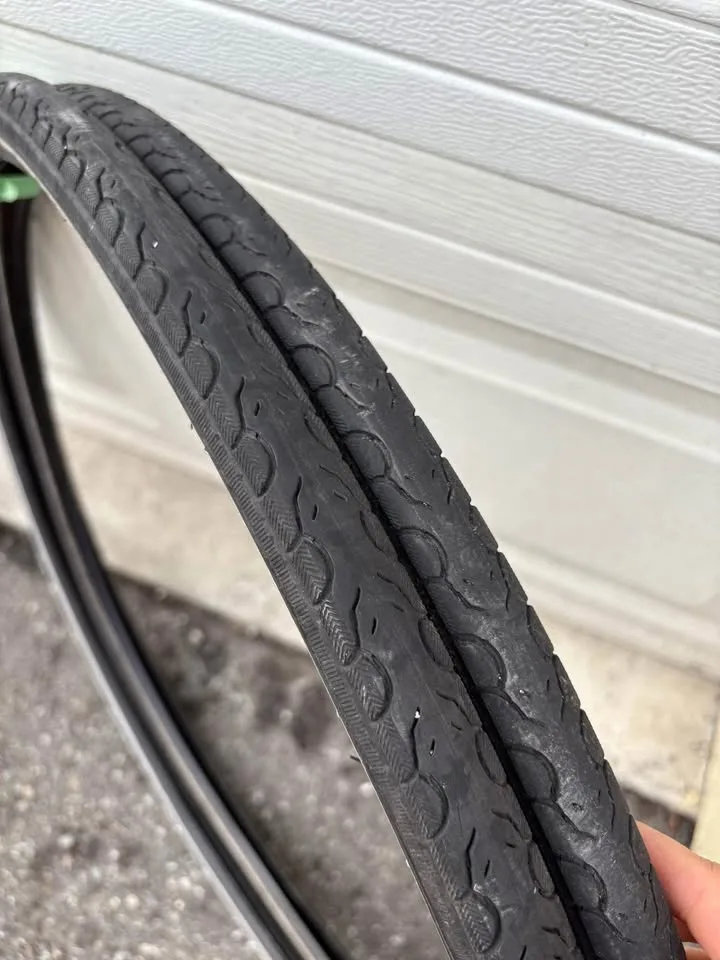 Bicycle tires road/gavel/hybrid image indicator(3)