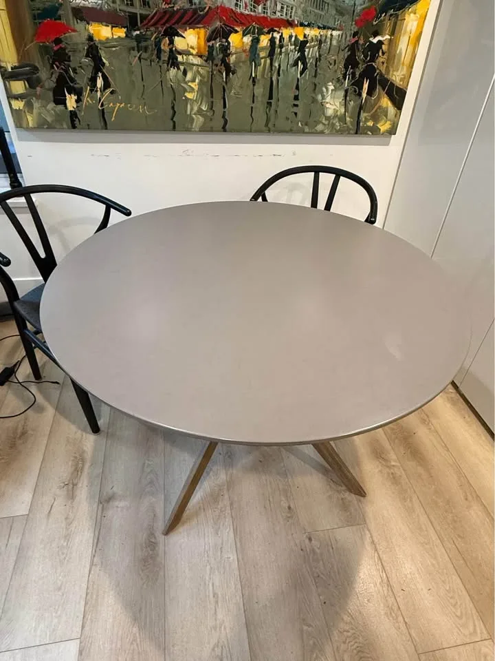 Round Dining Table image indicator(2)