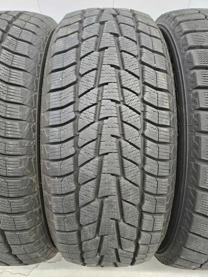 Winter Tire Set- 225/60R17 image indicator(4)