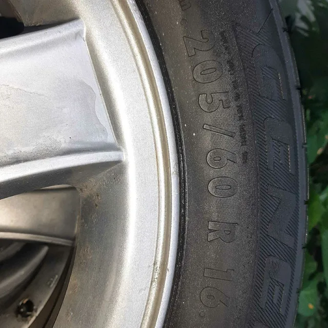 205/60/16 Winter tires with alloy rims image indicator(3)
