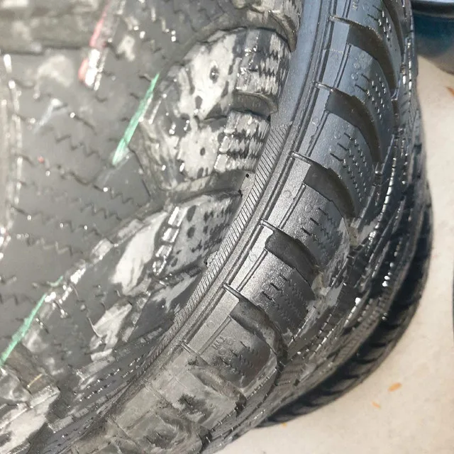 205/60/16 Winter tires with alloy rims image indicator(4)