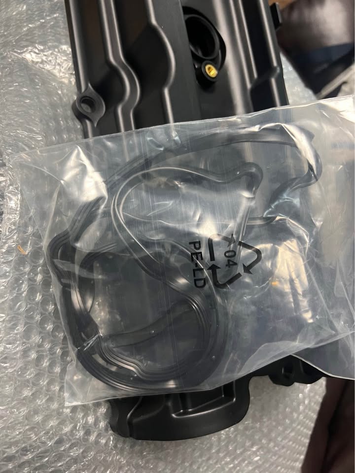 Engine valve cover 4.0L Frontier 2005-2019 Pathfinder 05-12 - photo 3