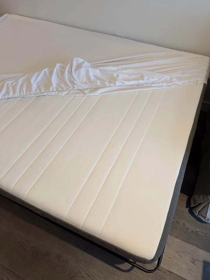 🛏️ IKEA Queen Mattress + Amazon Foldable Bed Frame image indicator(5)