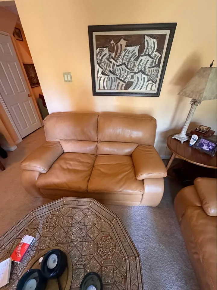 Love seat Leather image indicator(4)