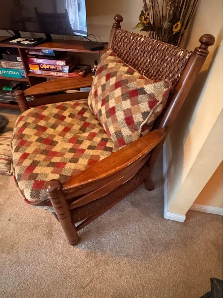 Solid wood Club Chairs image indicator(3)