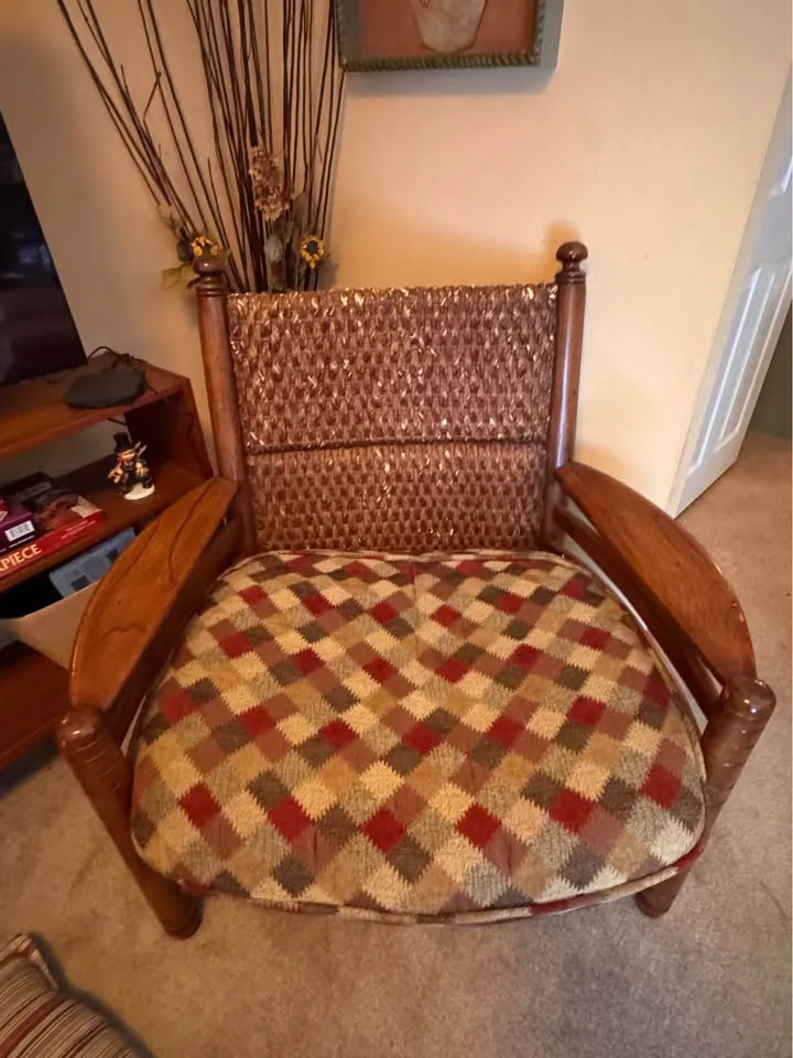 Solid wood Club Chairs image indicator(4)