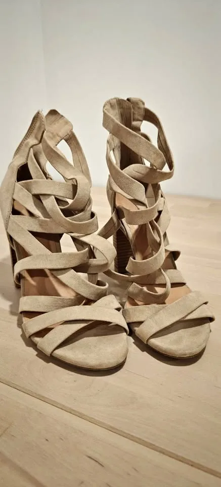 Womens Pumps (worn once)