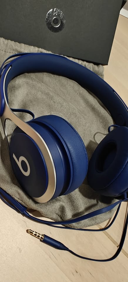 Beats EP On-Ear Headphones – New in Box - photo 4