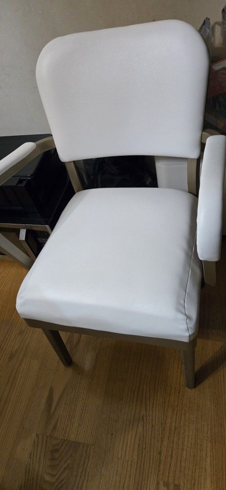 Cushioned Chair - photo 5