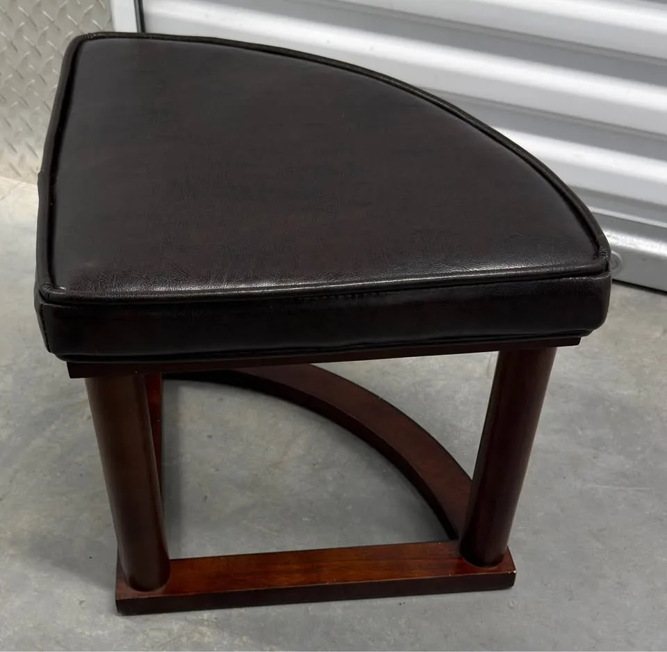 Round Glass Coffee Table with 2 Nesting Stools image indicator(4)