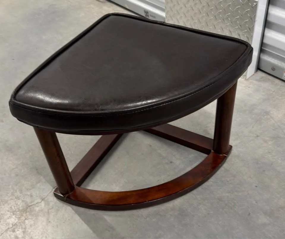 Round Glass Coffee Table with 2 Nesting Stools image indicator(5)