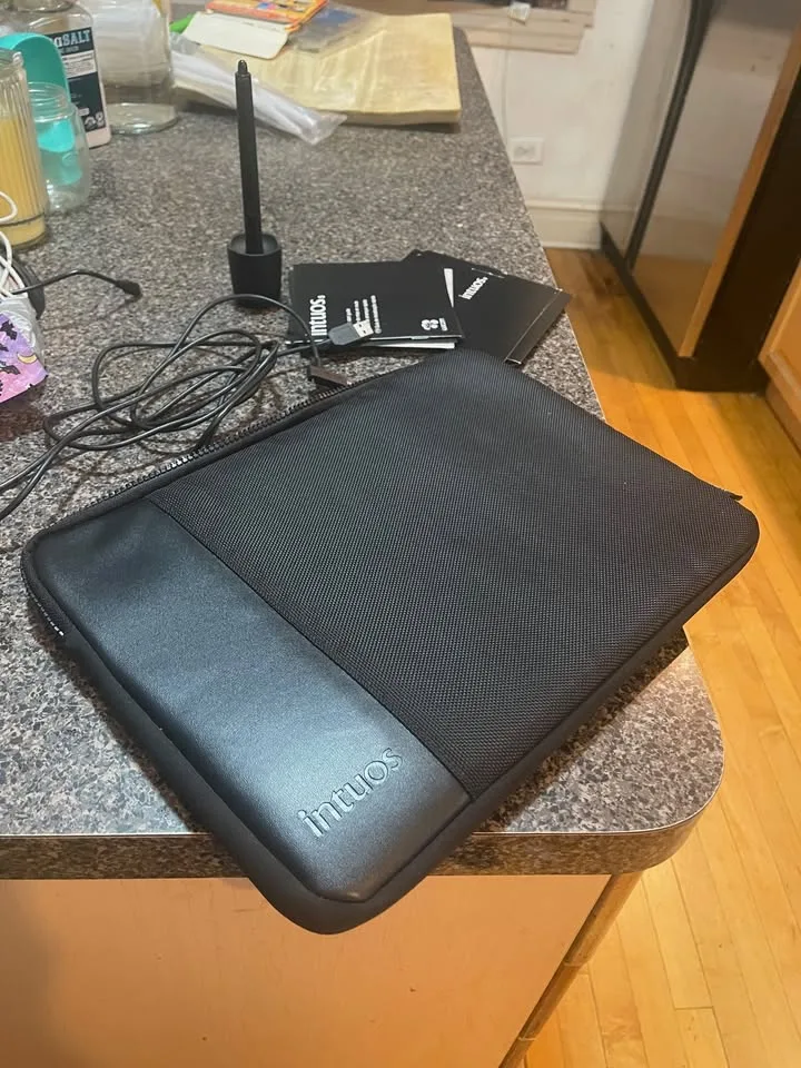 Wacom Intuos Pro Design / Draw Tablet image indicator(4)