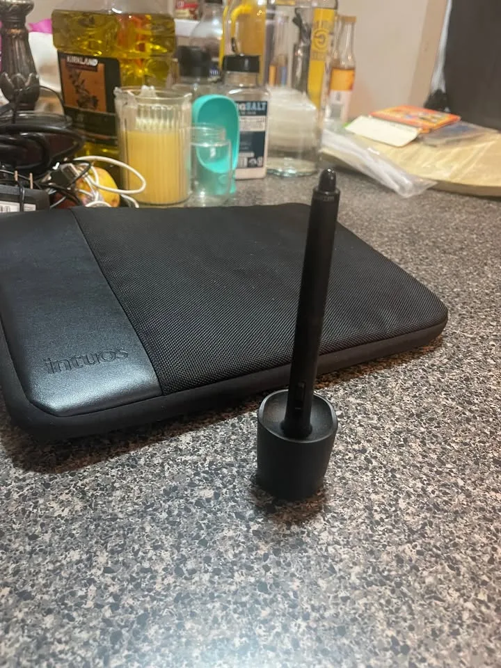 Wacom Intuos Pro Design / Draw Tablet image indicator(5)