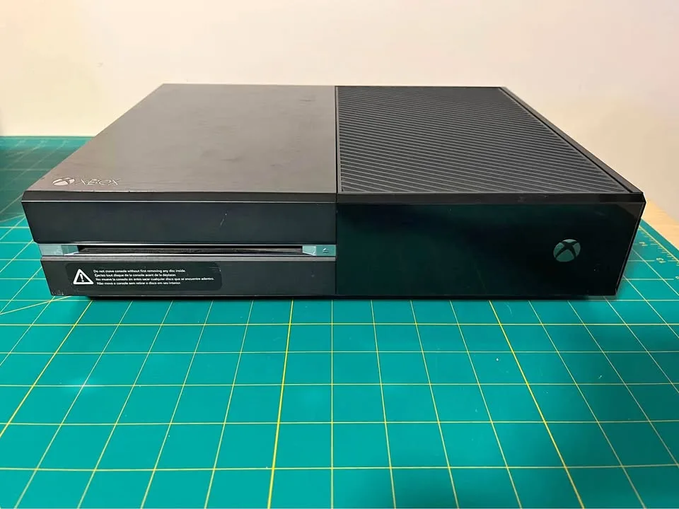 Xbox One Bundle (Model 1540) - No Power (As-Is)