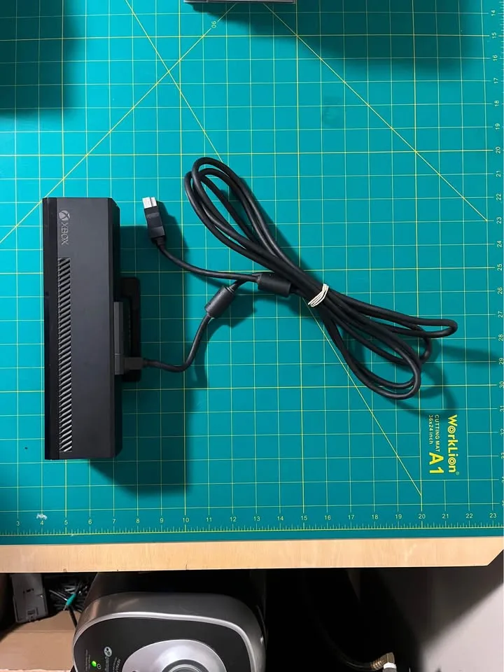 Xbox One Bundle (Model 1540) - No Power (As-Is) image indicator(6)