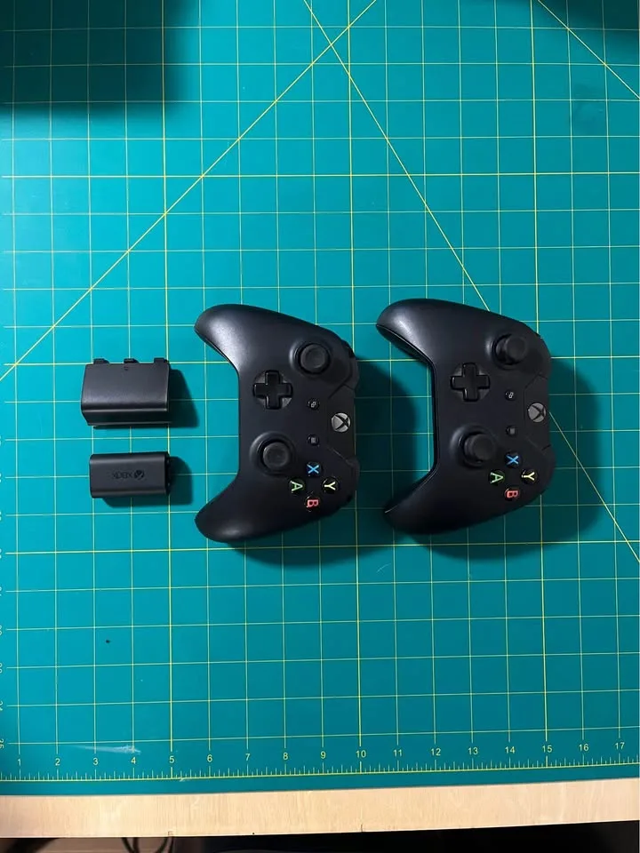 Xbox One Bundle (Model 1540) - No Power (As-Is) image indicator(9)