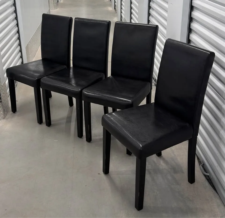 Cherry Round Dining Table with 4 Black Leather Chairs image indicator(5)