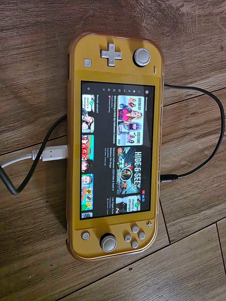 Nintendo Switch Lite ( Yellow)