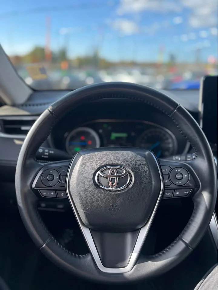 2024 Toyota Venza LE Hybrid AWD image indicator(8)