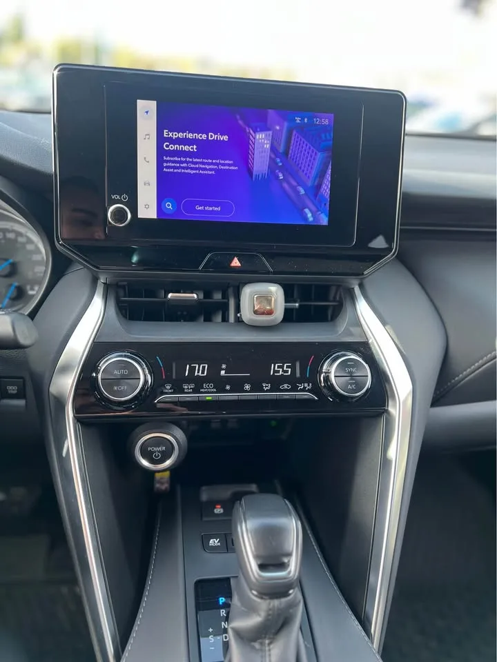 2024 Toyota Venza LE Hybrid AWD image indicator(10)