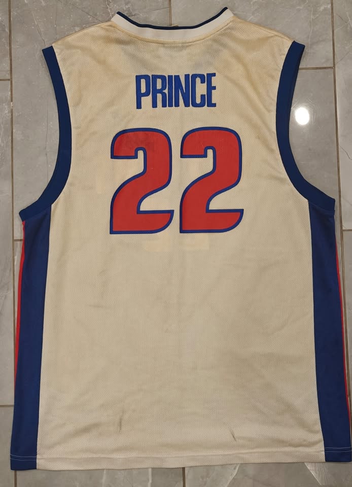 Signed Tayshaun Prince Jersey – Faint Signature – Aged Condition - photo 2