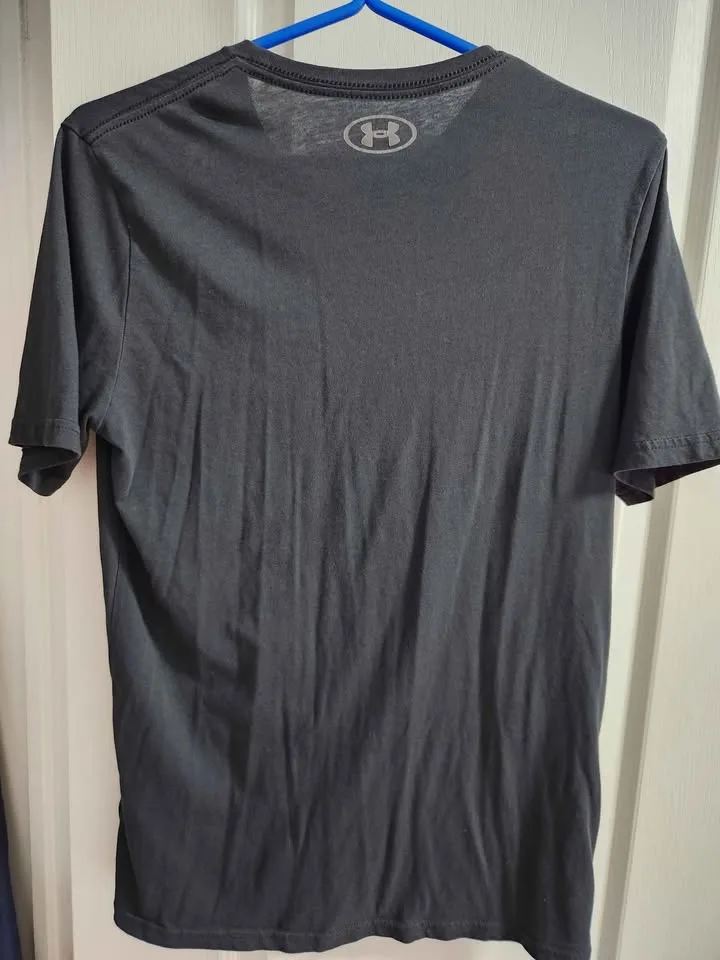 Authentic Under Armour - Small Black Short Sleeve image indicator(2)