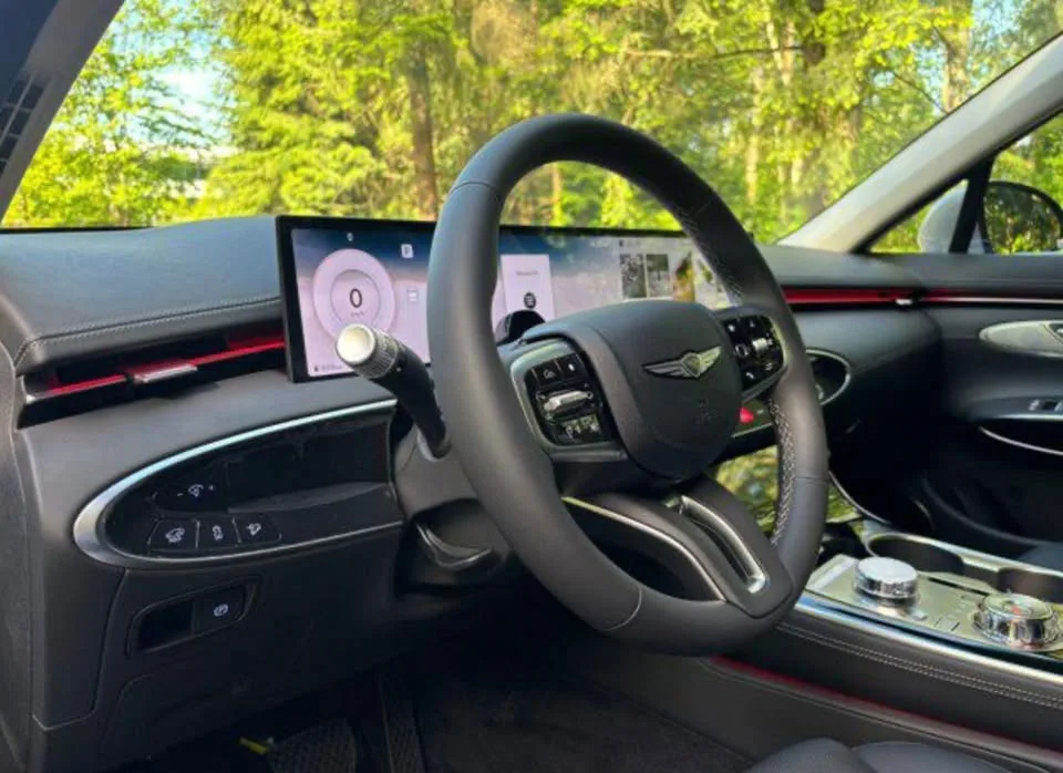 2026 Genesis GV70 2.5T Advanced w/Technology Pkg 5P image indicator(3)