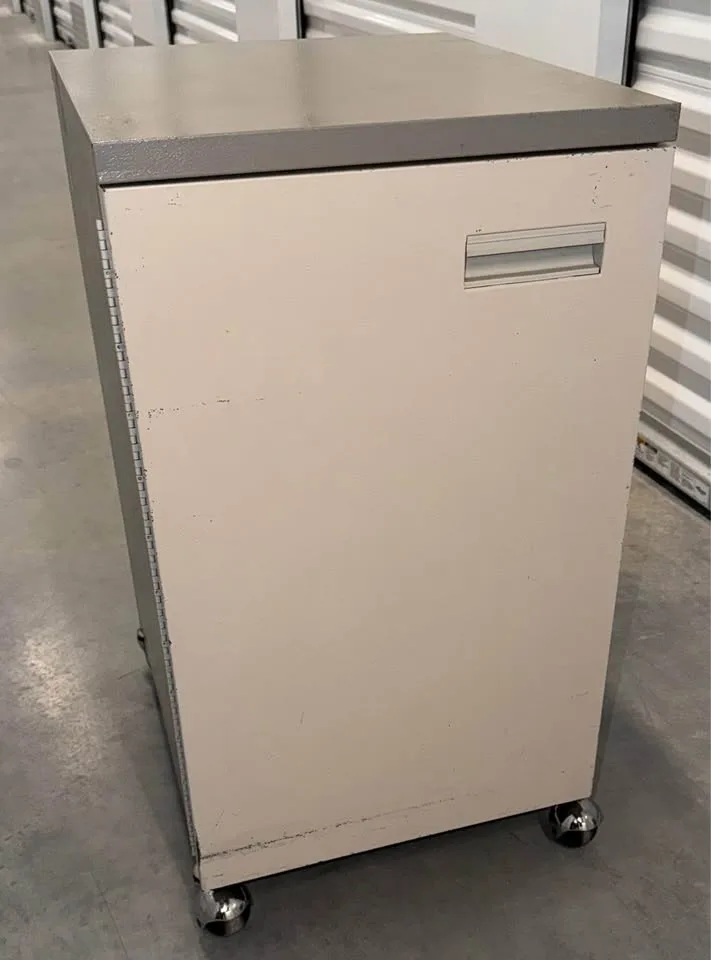 2 Heavy-Duty Metal Storage Cabinets on Wheels image indicator(5)