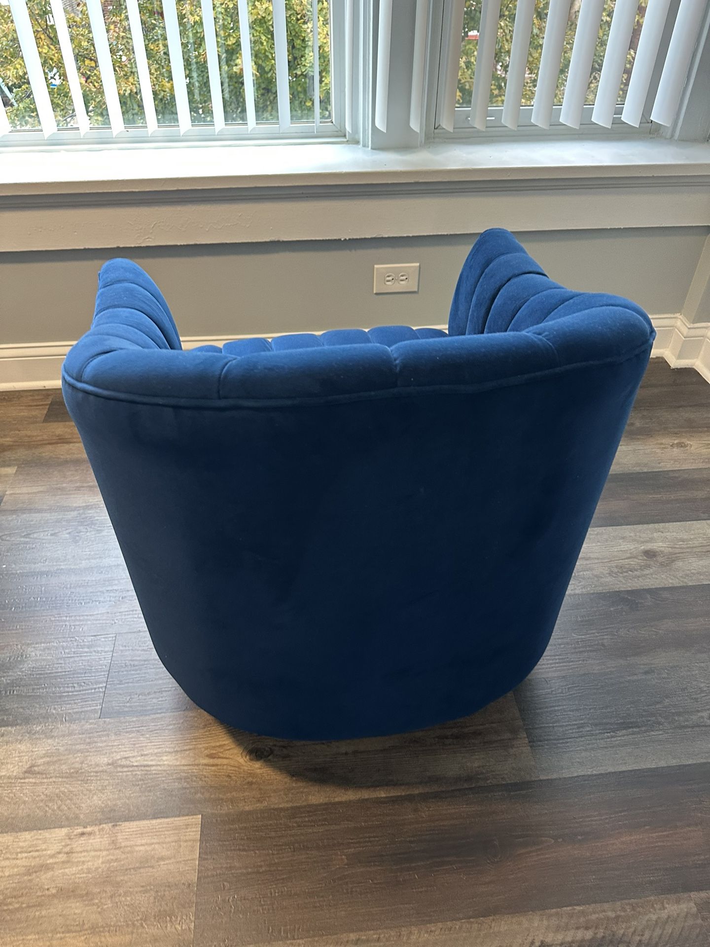 2 Like New Velvet Swivel Barrel Chairs 🏆 - photo 4