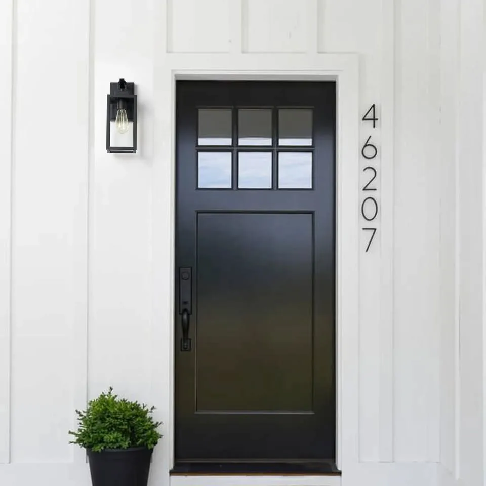 Automatic Dusk-to-Dawn Outdoor Wall Sconce image indicator(7)