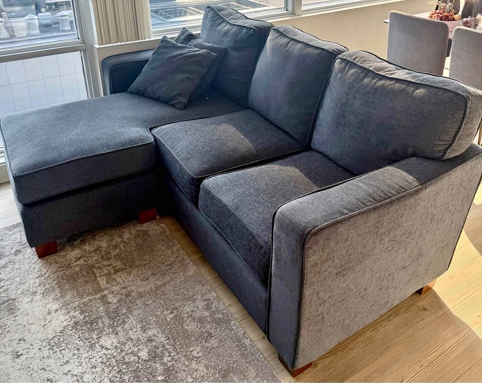 Sectional Sofa - Reversible *EXCELLENT Condition*