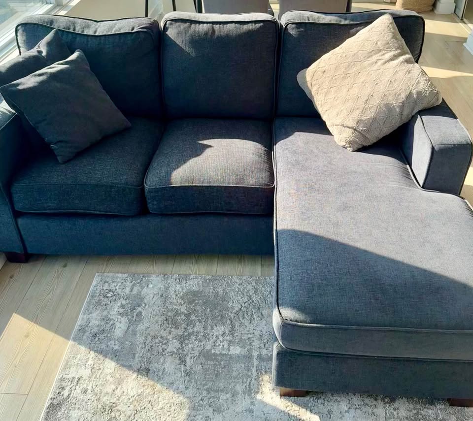 Sectional Sofa - Reversible *EXCELLENT Condition* - photo 2