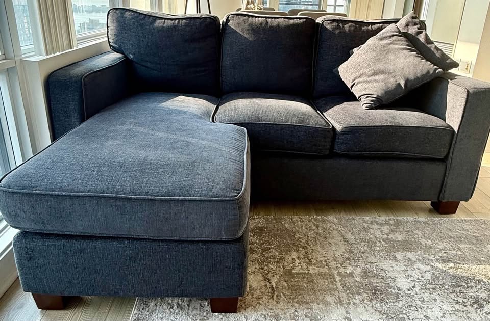Sectional Sofa - Reversible *EXCELLENT Condition* - photo 3