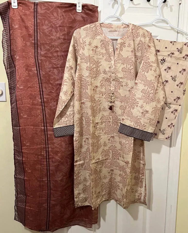 Elegant 3 pcs Edenrobe Original suit image indicator(2)