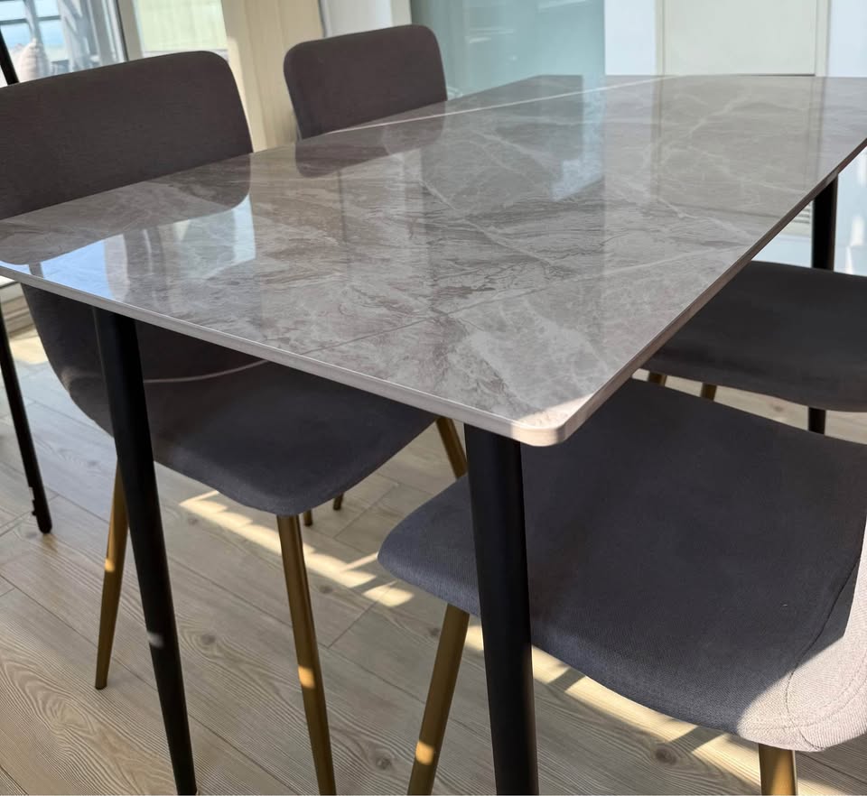 Dining Table 4/6 people + 4 chairs *EXCELLENT Condition* - photo 2