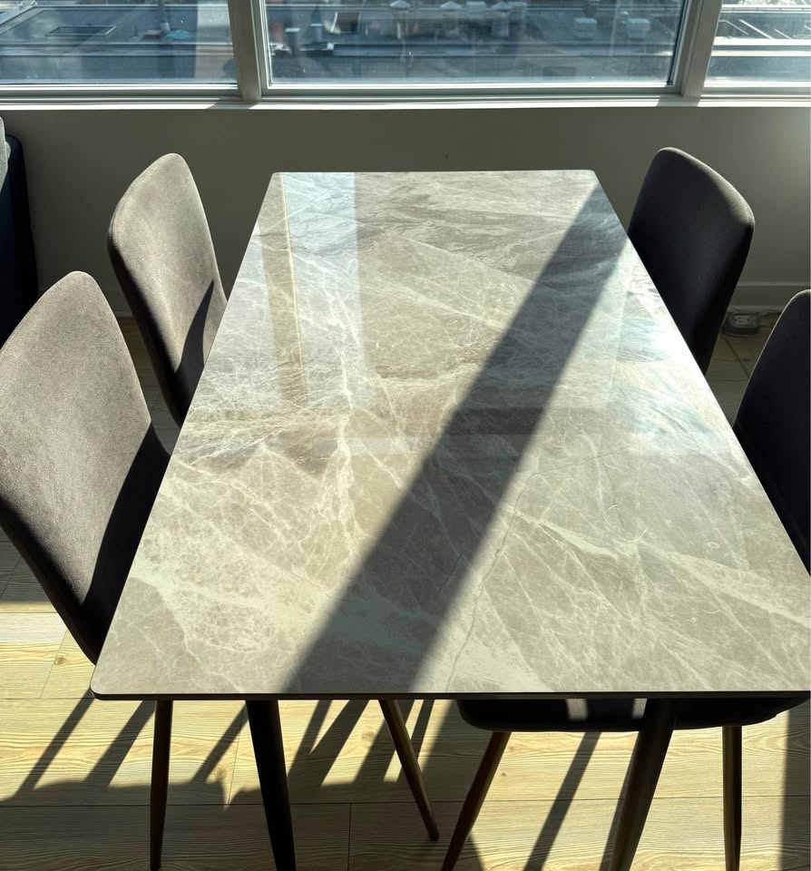 Dining Table 4/6 people + 4 chairs *EXCELLENT Condition* - photo 3