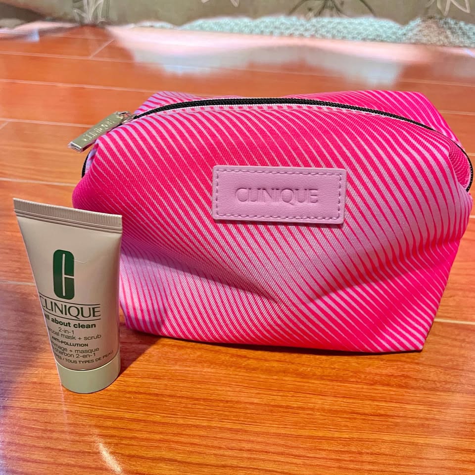 CLINIQUE✨Makeup Bag with Charcoal Mask & Scrub