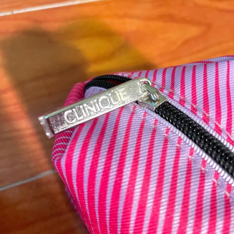 CLINIQUE✨Makeup Bag with Charcoal Mask & Scrub image indicator(3)