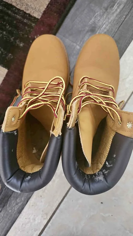 Winter boots thumbnail