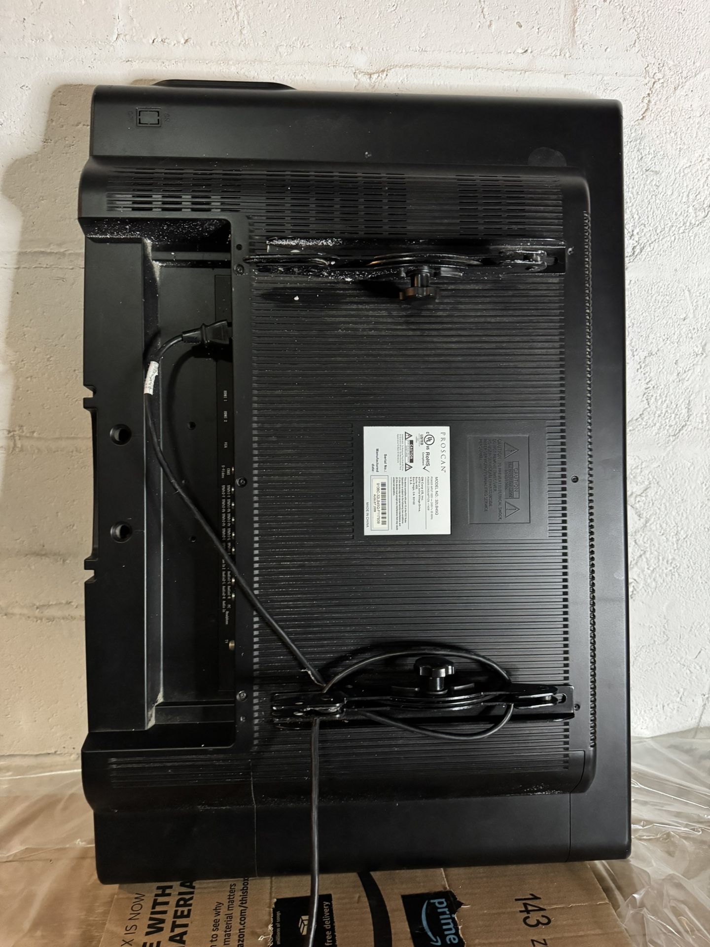 Proscan 32-inch LCD HDTV - photo 2