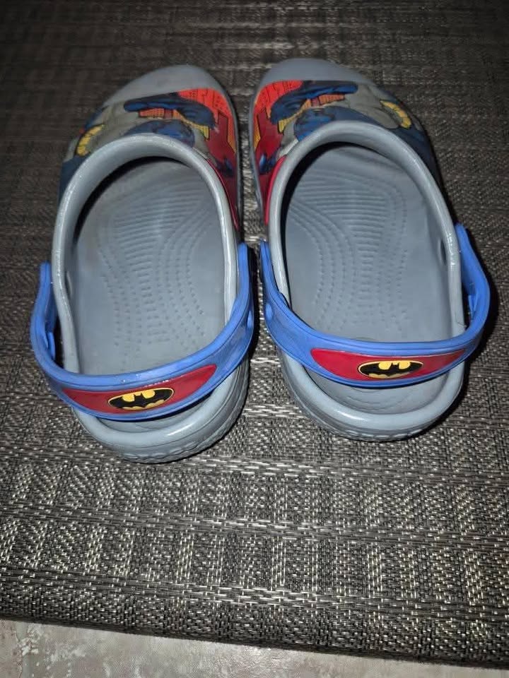 Batman Crocs Size J/1 - photo 2