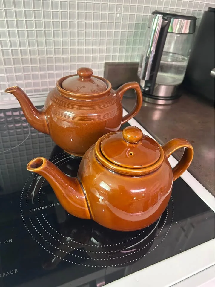 2 brown teapots with lids image indicator(2)