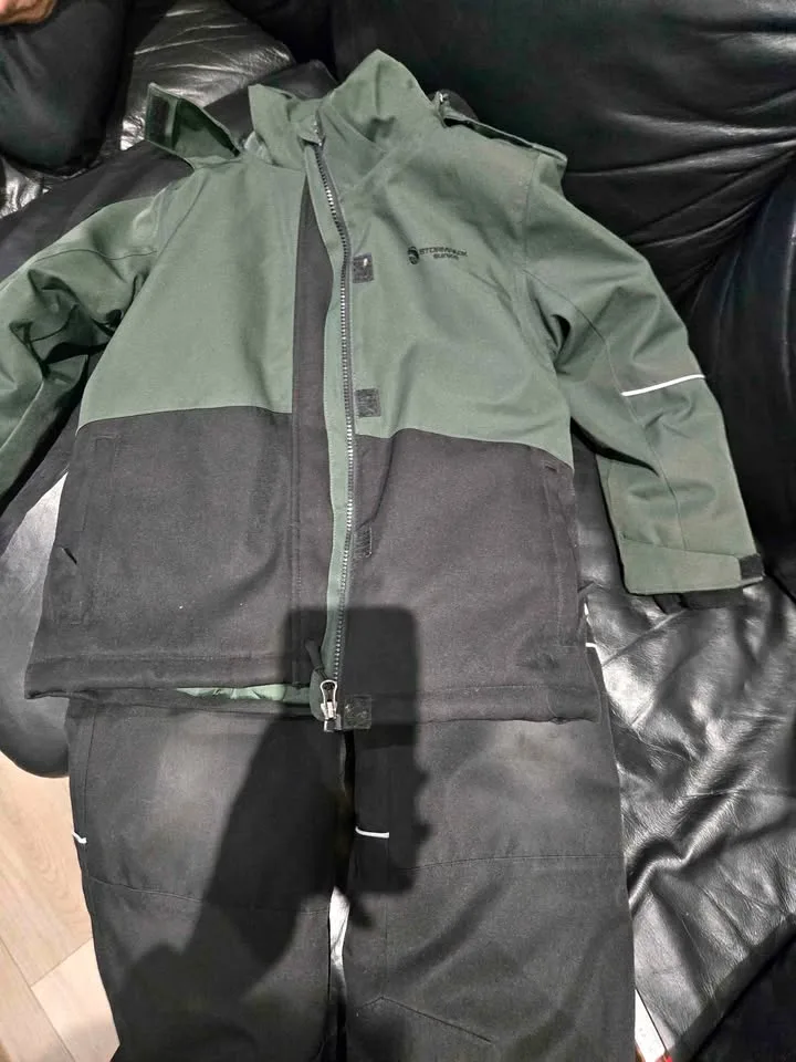 BOYS SNOWSUIT SIZE 6