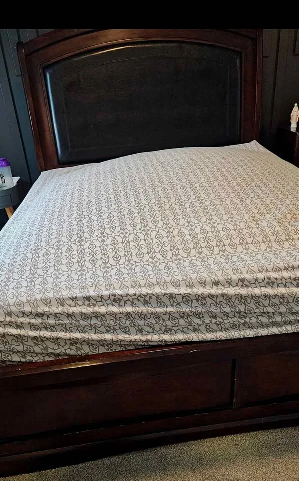 Queen bed set plus mattress image indicator(4)