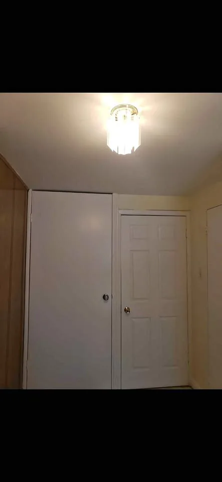 1 Bed 1 Bath - Basement with seperate entrance thumbnail